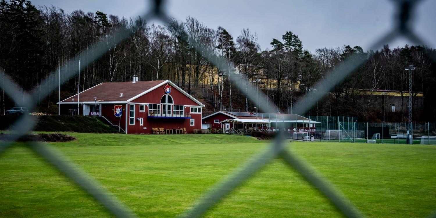 På onsdagsmorgonen sågs två personer slanga drivmedel från en bil parkerad intill Öis-gården, som delvis ligger i Mölndal. Det är dock oklart om bilen har någon koppling till föreningen. OBS: Genrebild. 