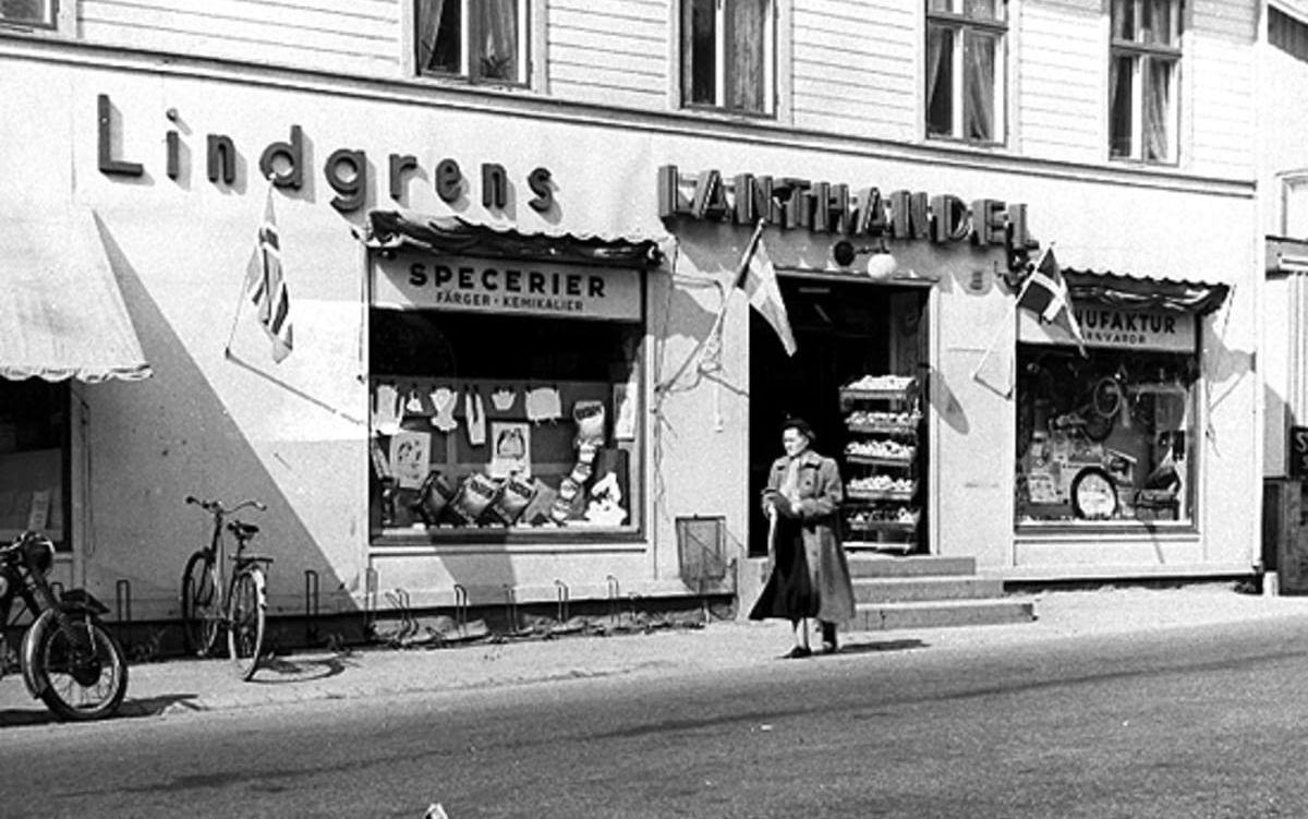 1960 hade Pelle Lindgren affär i denna byggnad vid Gamla Riksvägen 42. 