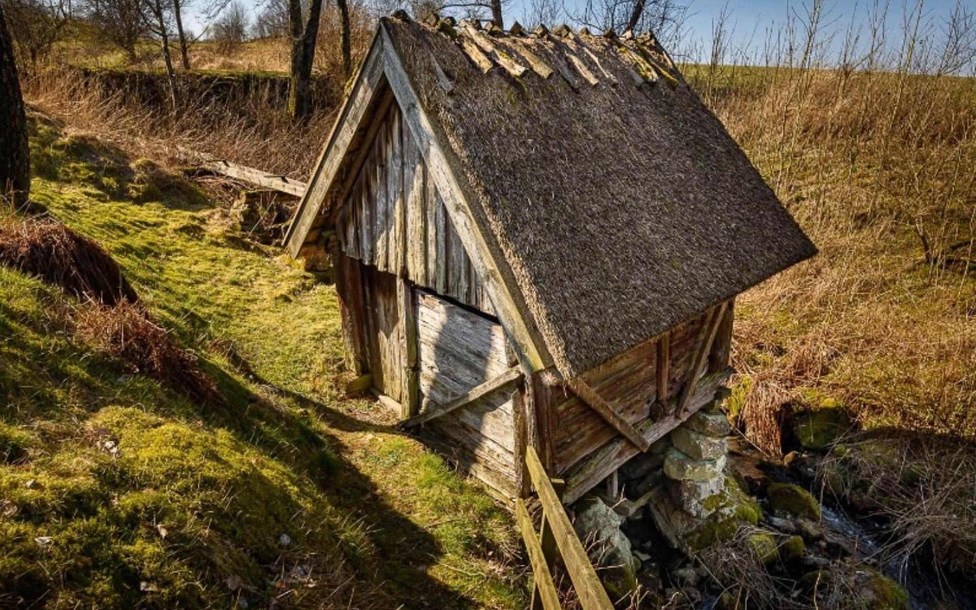 Så här kunde en skvaltkvarn se ut. Fotot föreställer Axtorna kvarn i Vessigebro.