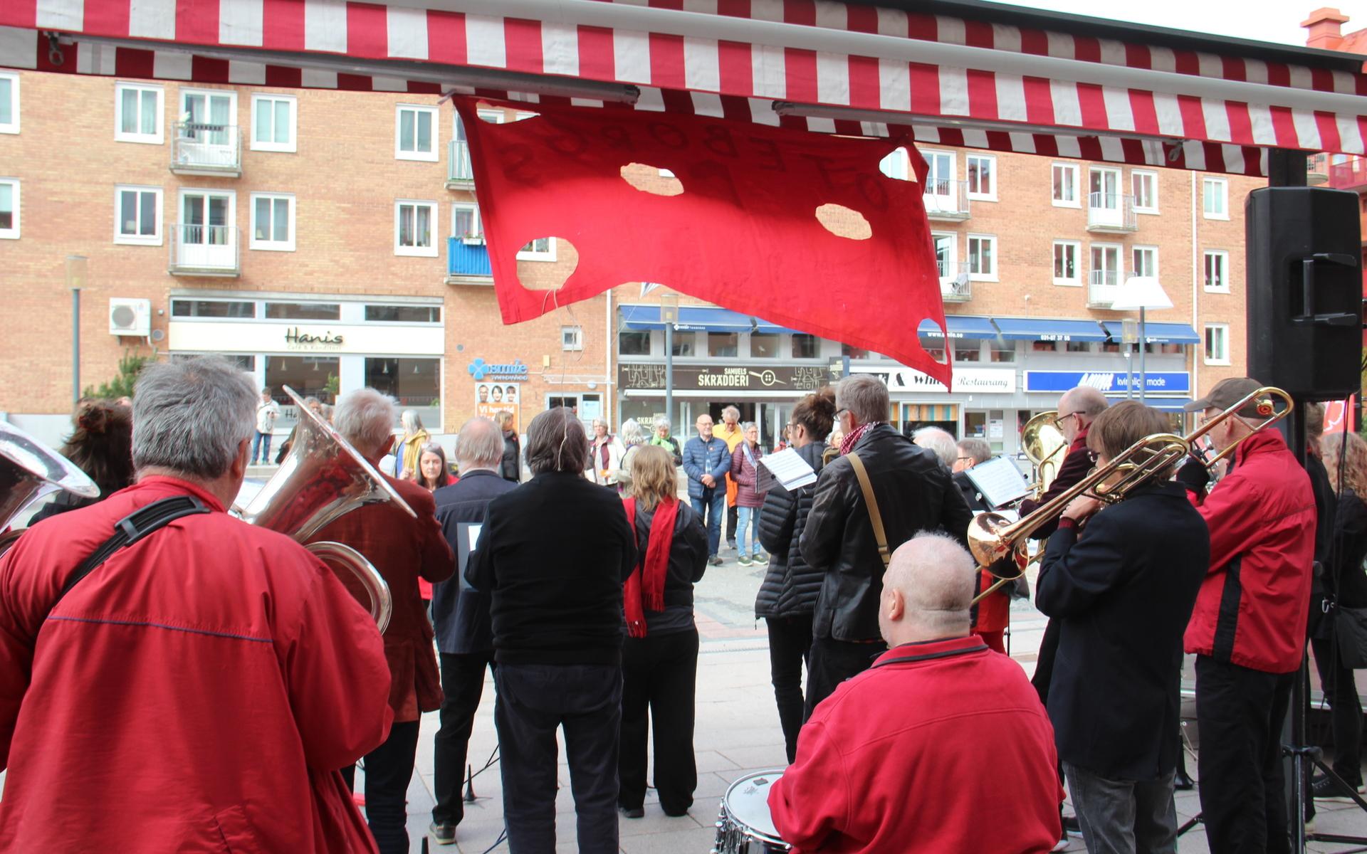 Uppträdde för Vänsterpartiet gjorde blåsorkestern Göteborgskapellet. Det är av tradition, menar Jerker Halling. 