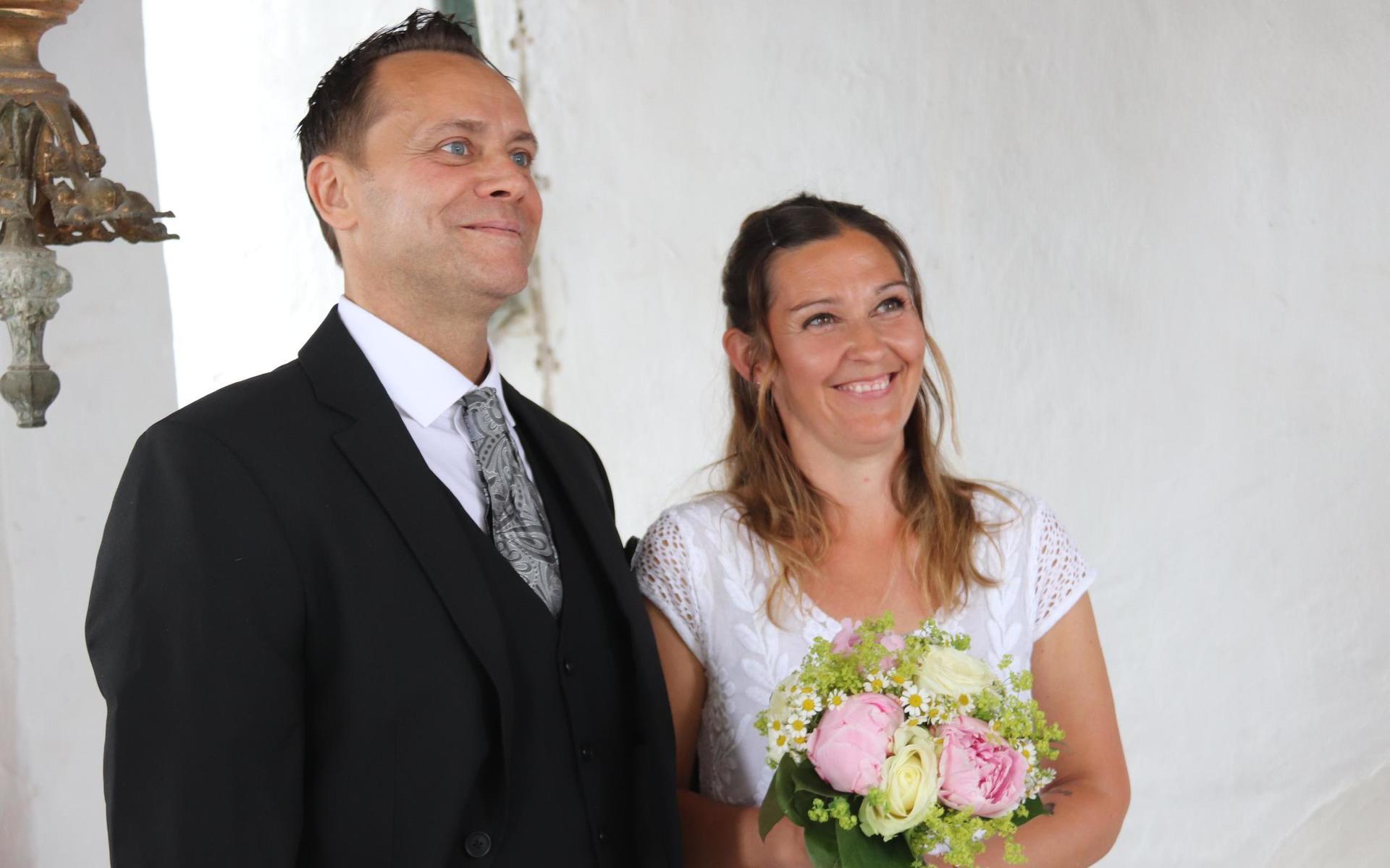 Nu är Maria och Peter, efter 22 års förlovning, gifta. 