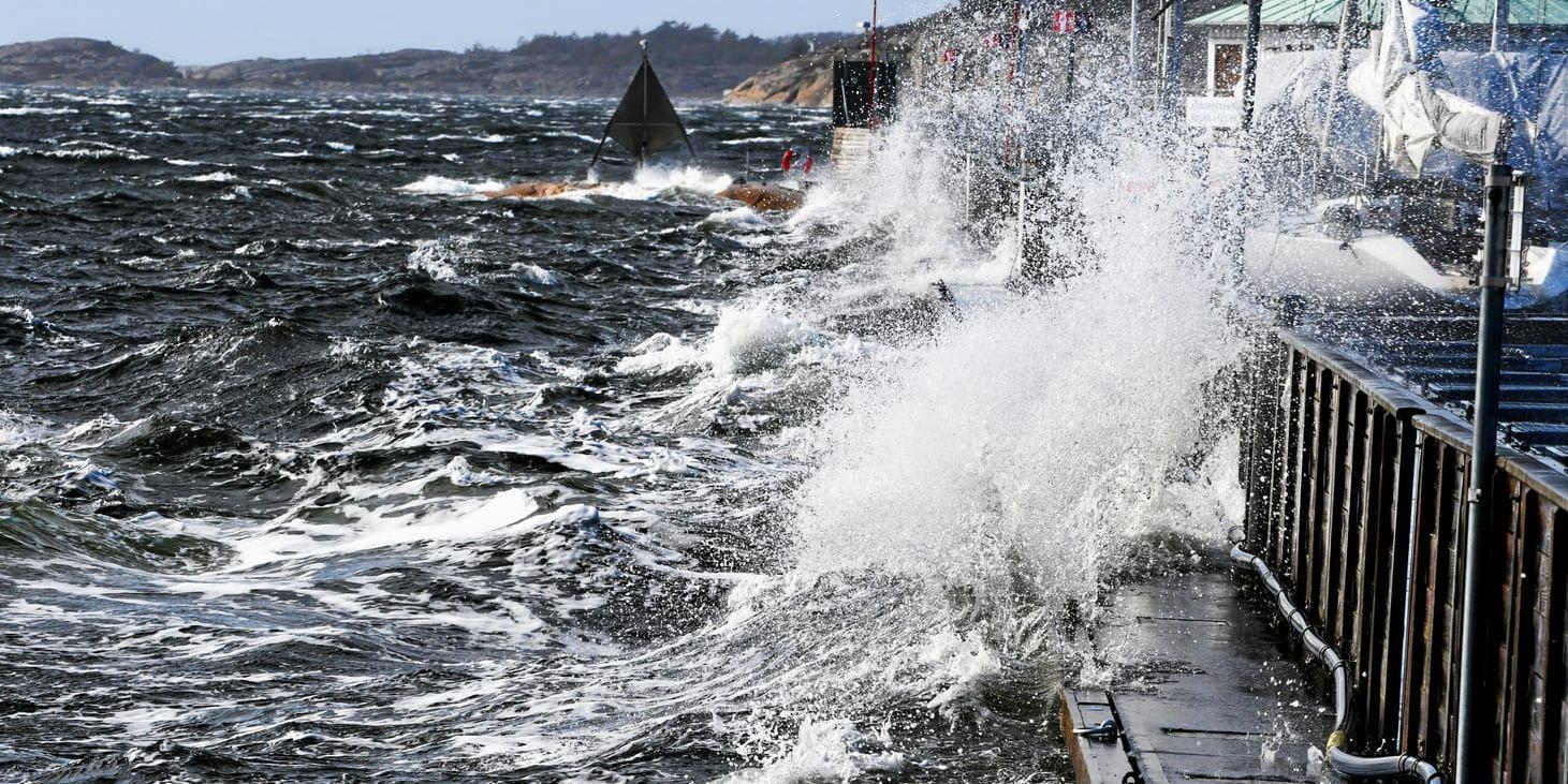 Stormbyar väntas dra in över Västkusten på söndagskvällen. 