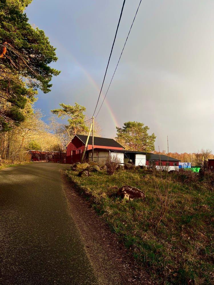 Regnbåge i Gamla Balltorp vid Mölndals Sisjöväg. 