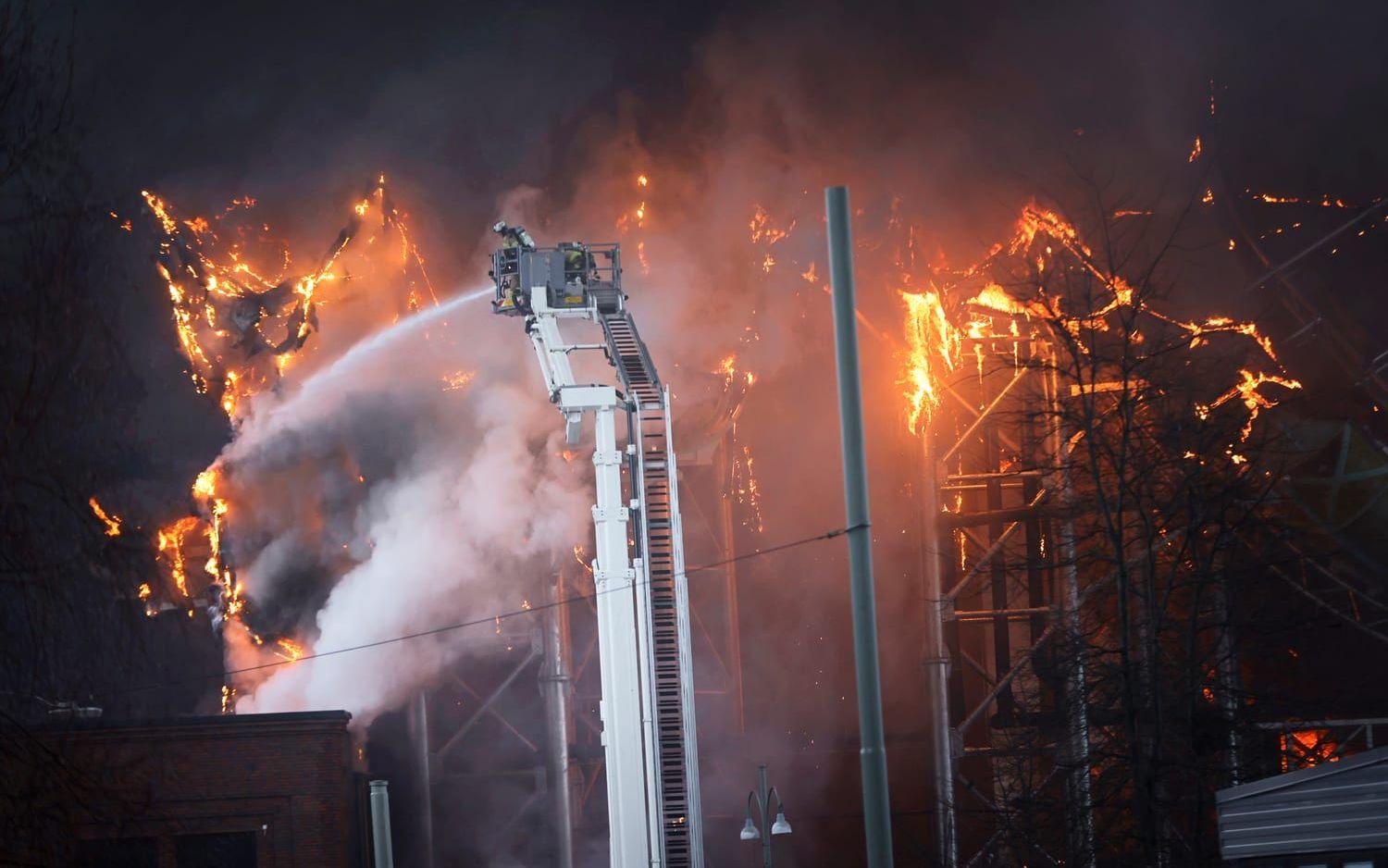 En kraftig brand utbröt i Lisebergs nya badhus Oceana på måndagen. 