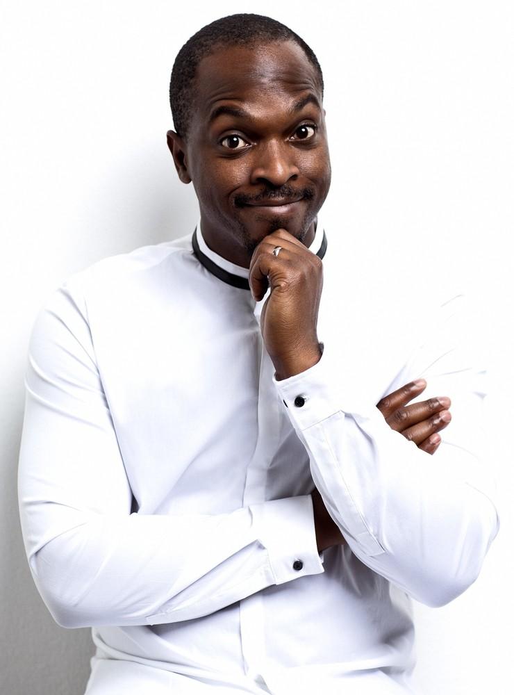 Kodjo Akolor kommer till Mölndal den 30 mars då Stallet comedy invigs. 