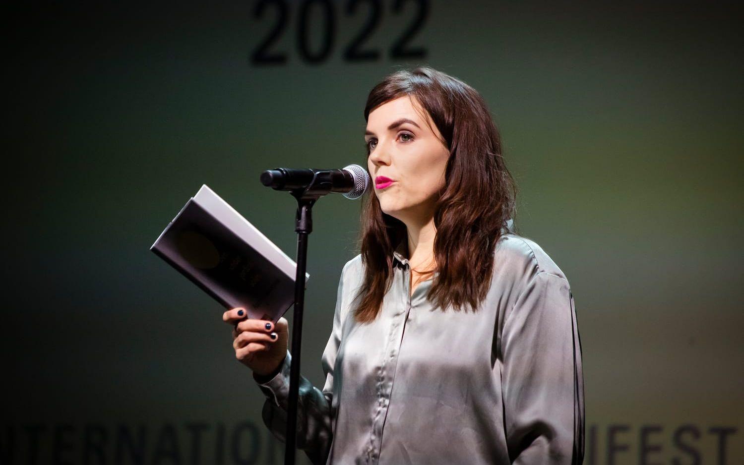 Under ceremonin på Dramaten läste Andrea Lundgren upp ett längre stycke från sin senaste roman, direkt inspirerat av Mare Kandre. 