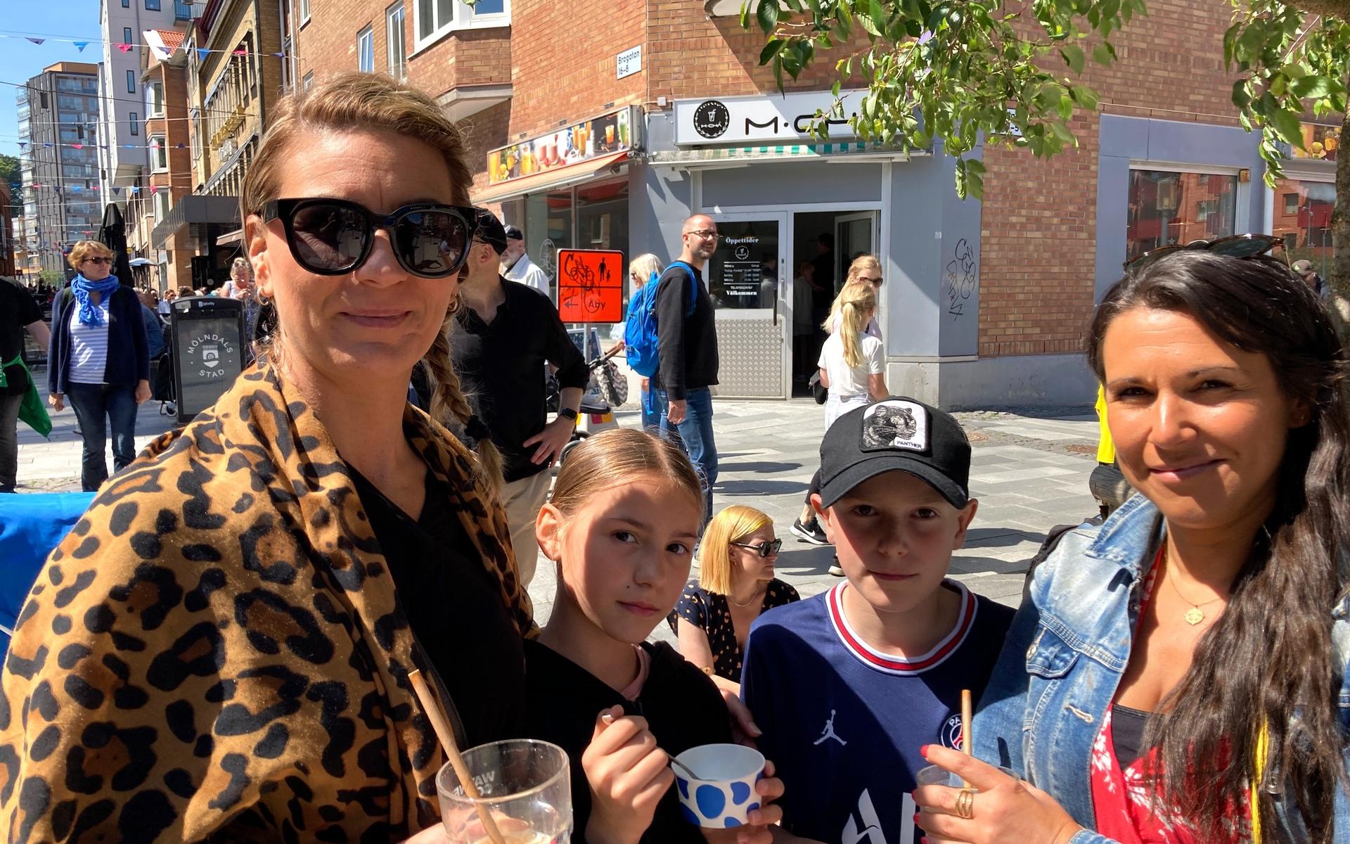 Biljana Todorovic, Emilia Rundqvist, Emil Zagar och Sofia Zagar hängde vid Mölndals torg.