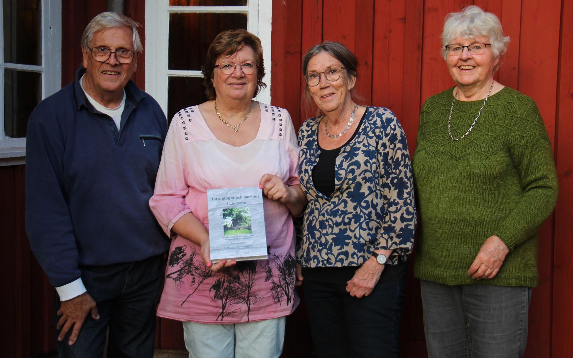 Gösta Påsse, Inger Mattsson, Ingvor Mattsson och Kristina Eriksson har alla arbetat med den nya boken. Även Håkan Mattsson, som inte kunde närvara under boksläppet, har varit med och tagit fram boken. 