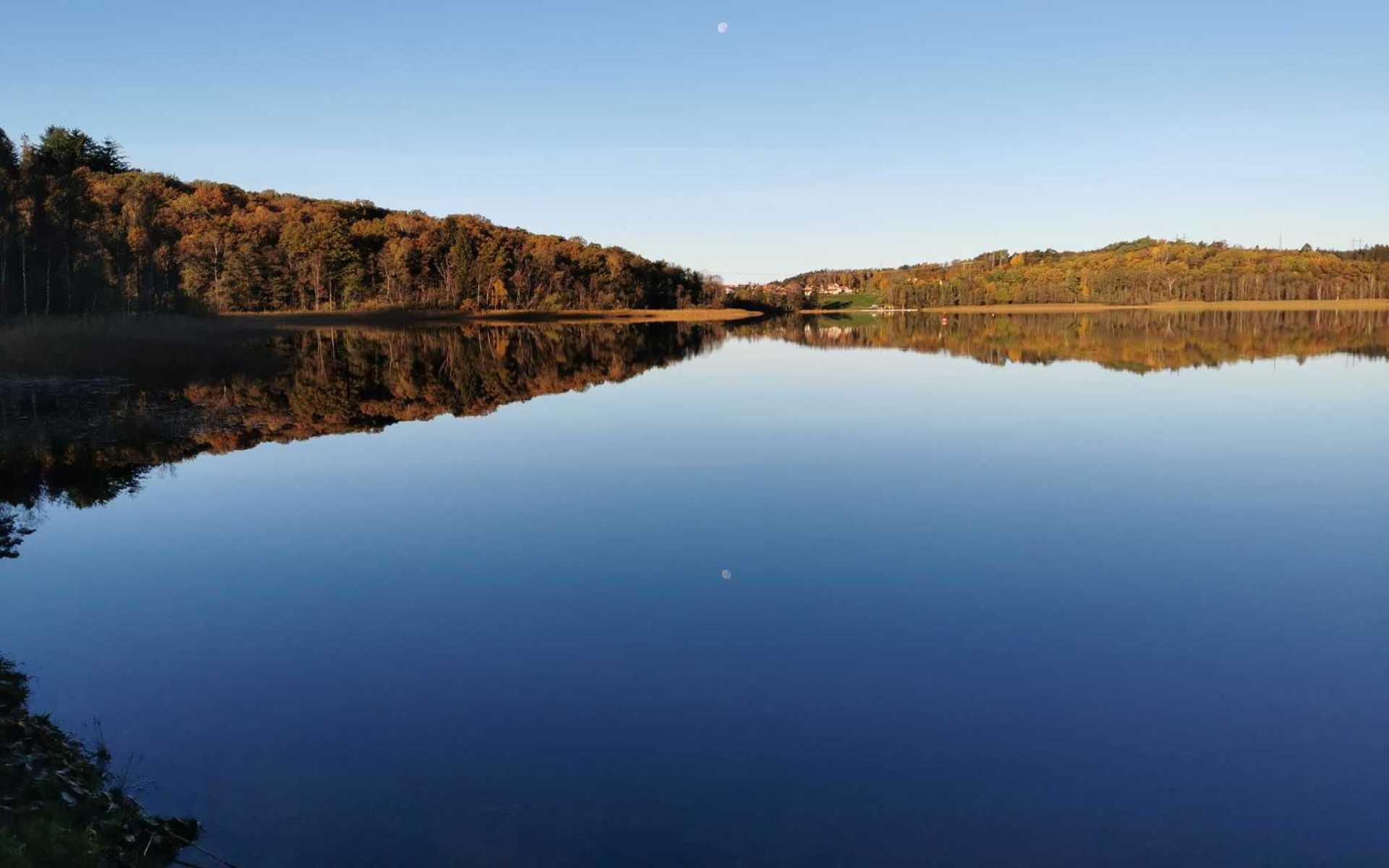 Tulebosjön i Kållered!  Mitt smultronställe. En sjö nära mig. Bara att ta med en filt och fika och njuta till solnedgången.