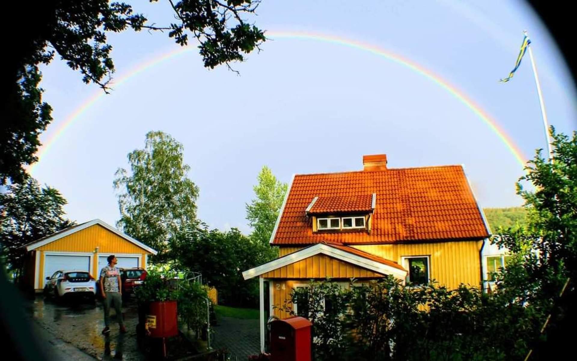 En vacker regnbåge över vårt hus på Gödebergsvägen i Lindome.