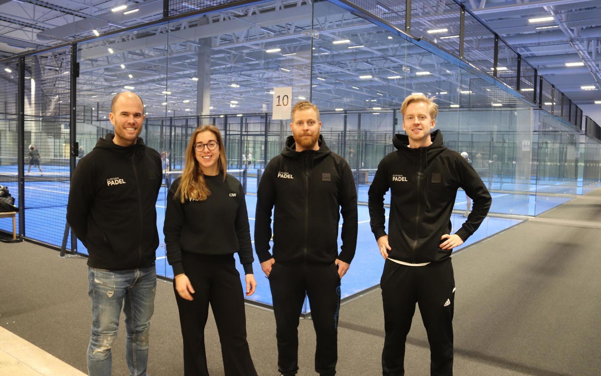 Personalen på Klövern padel: Magnus Repsgård, Elin Sennhed, Joel Christensen och Johan Fors.