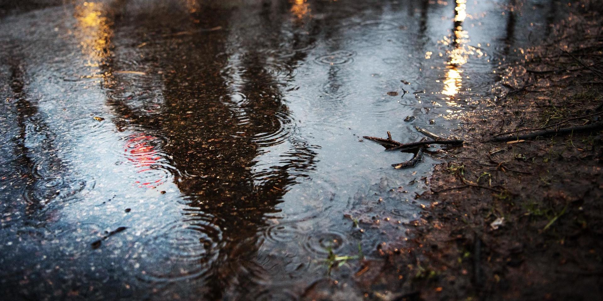 Under första helgen i oktober är det fortfarande meteorologisk sommar, enligt SMHI. Men kraftiga skurar väntas dra ner över Mölndal från och till hela helgen.